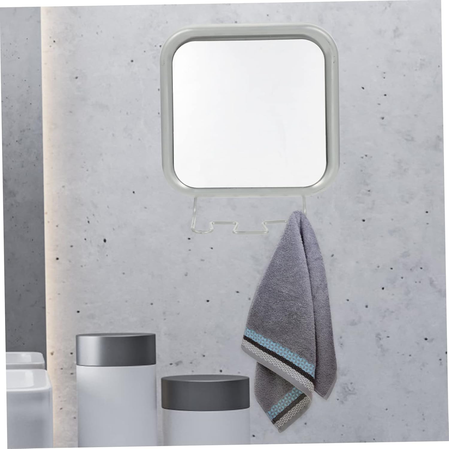 Fogless Suction Cup Mirror with Razor Hooks