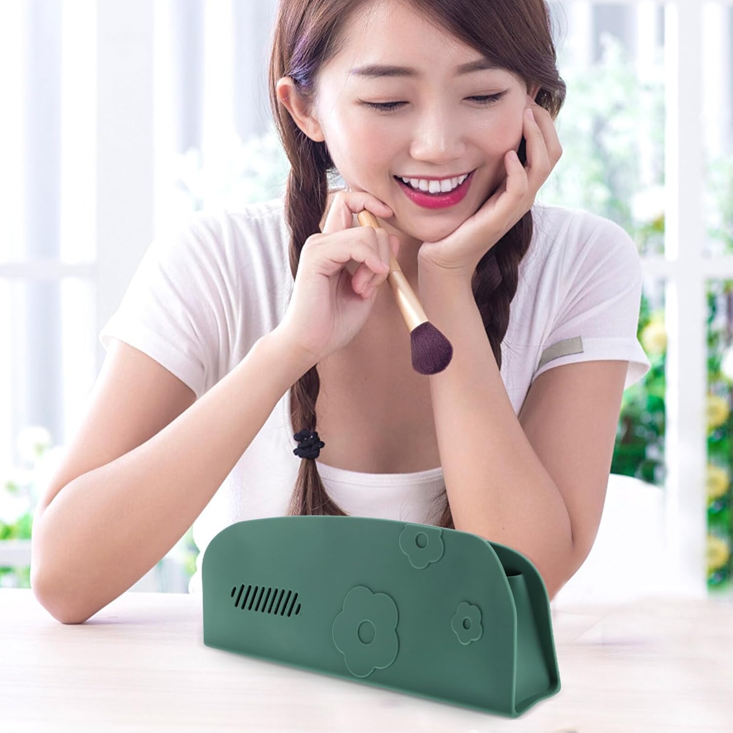 Ipetboom Portable Silicone Makeup Brush Case for Travel and Daily Use