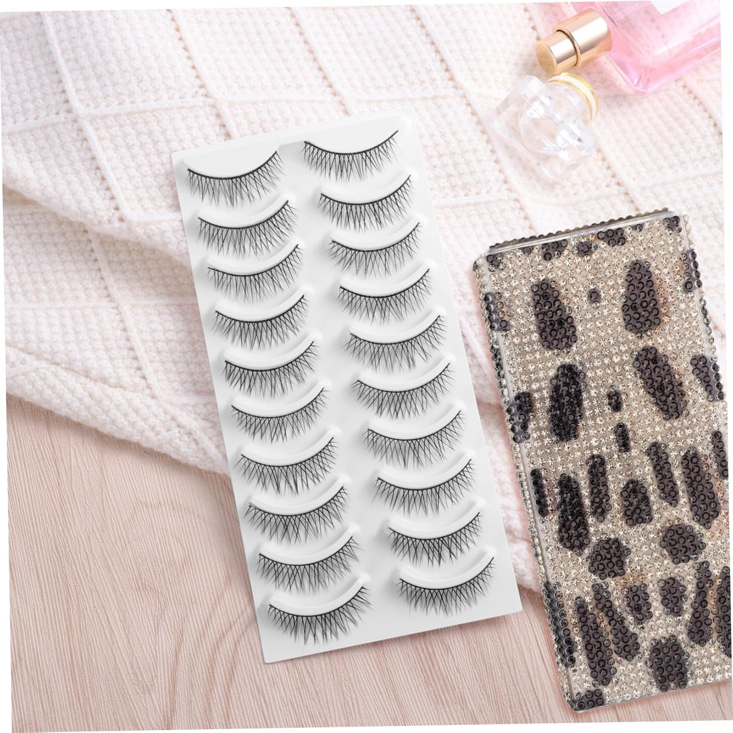 BESTYASH Glitter Eyelash Storage Box with Leopard Print